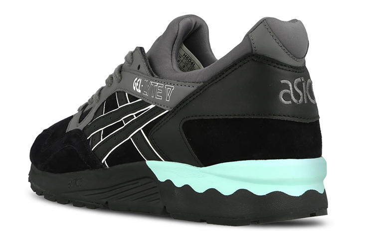 Shop Asics Gel-Lyte 5 運動鞋 黑灰綠