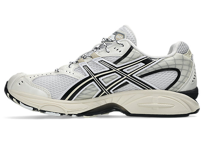 Shop ASICS GEL-NIMBUS 10.1 跑鞋 白色/象牙色 1203A543-108