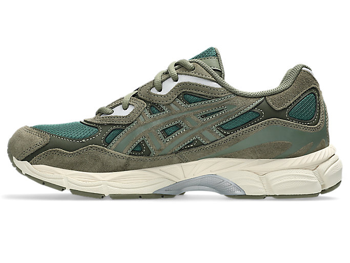 Shop ASICS GEL-NYC ランニングシューズ グローブ/オリーブキャンバス 1203A739-300