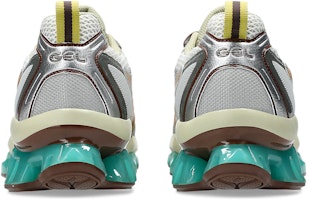 ASICS Gel-Quantum Kinetic Sepatu Lari Putih/Khaki. 1203A270-102 Purchase ASICS Gel-Quantum Kinetic Sepatu Lari Putih/Khaki. 1203A270-102