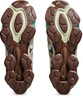 ASICS Gel-Quantum Kinetic Sepatu Lari Putih/Khaki. 1203A270-102 Sizing ASICS Gel-Quantum Kinetic Sepatu Lari Putih/Khaki. 1203A270-102