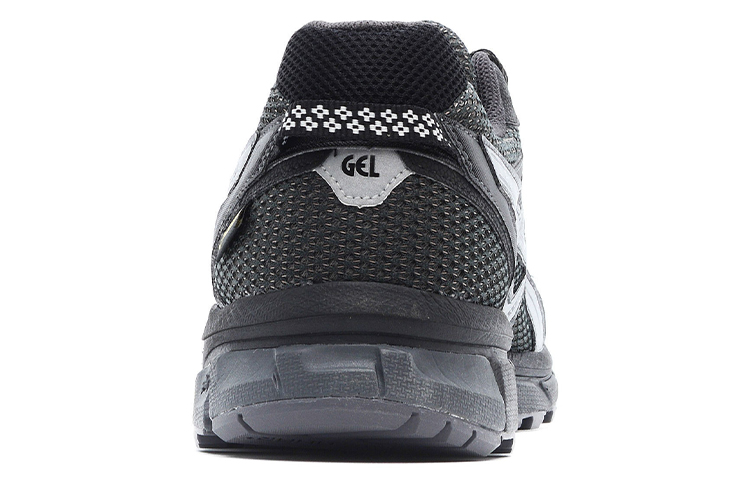 Shop Asics Gel-Sonoma G-Tx 低筒跑步鞋 黑白