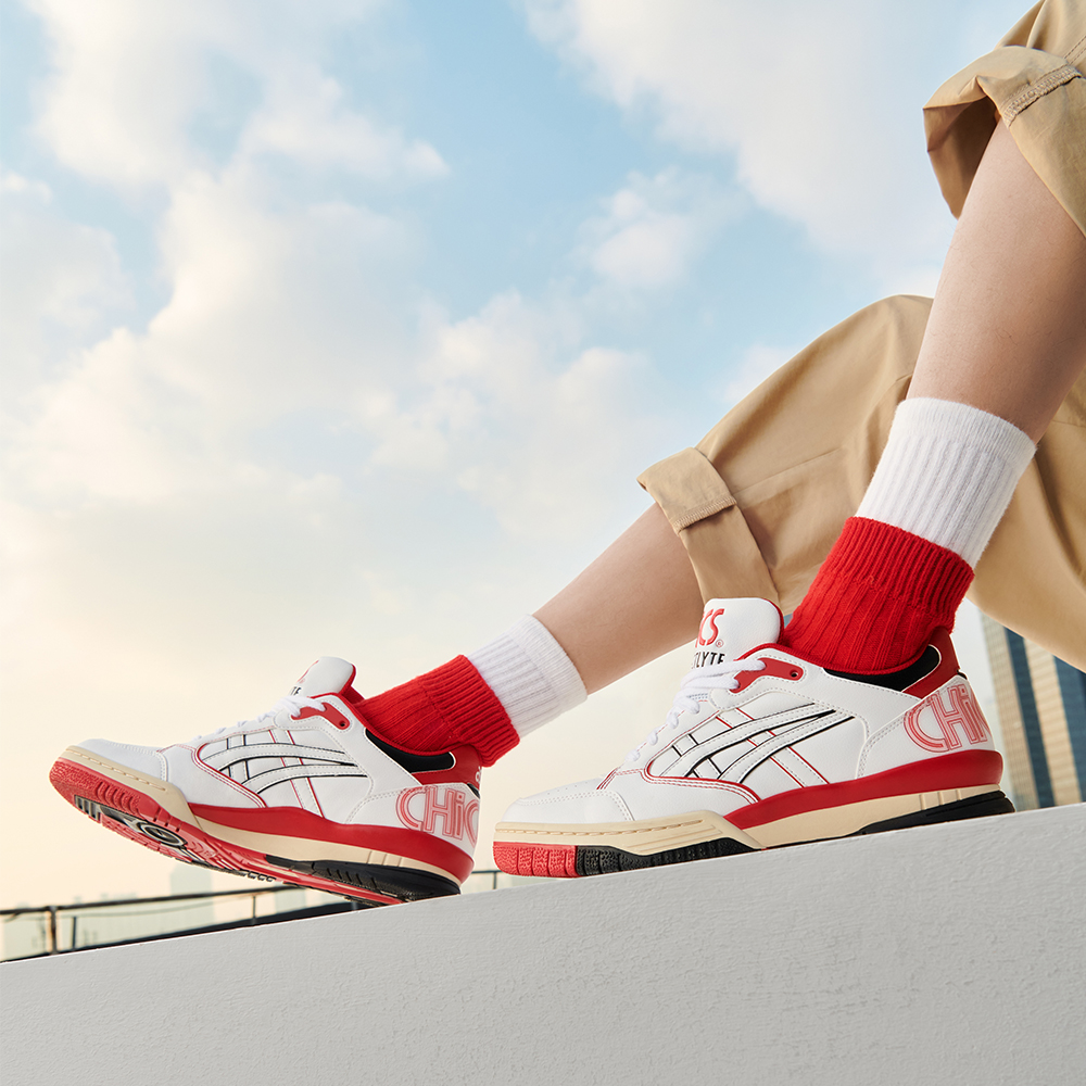 Sizing ASICS GEL-SPOTLYTE LOW 芝加哥限定复古篮球鞋 白红男女款 1203A233-100