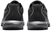 Shop Asics Gel-Stratus 低筒跑步鞋 黑灰