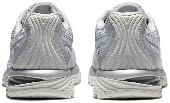 Asics Gel-Stratus 舒適 透氣 低筒 跑步鞋 男款 灰 Shop Asics Gel-Stratus 舒適 透氣 低筒 跑步鞋 男款 灰
