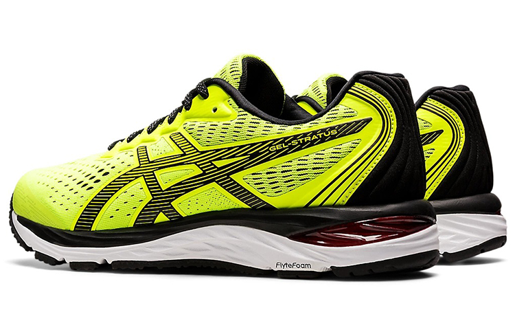 Shop Asics Gel-Stratus 減震防滑運動跑步鞋 亮黃色