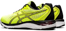 Shop Asics Gel-Stratus 減震防滑運動跑步鞋 亮黃色