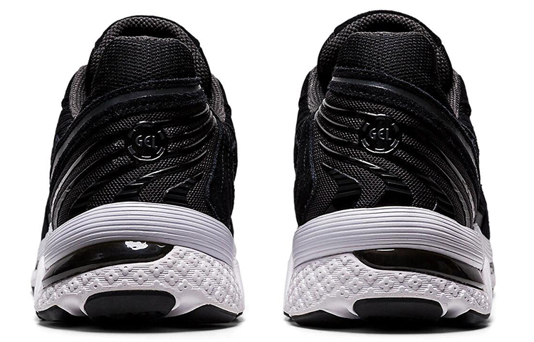 Shop Asics Gel-Kyrios 黑與白