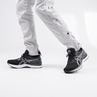 ASICS Gel Nimbus 23 2E Wide 'Black White' 1011B006-001 1