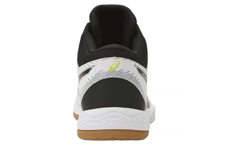 Shop Asics Gel-Task Mt 防滑耐磨運動跑步鞋 白黑