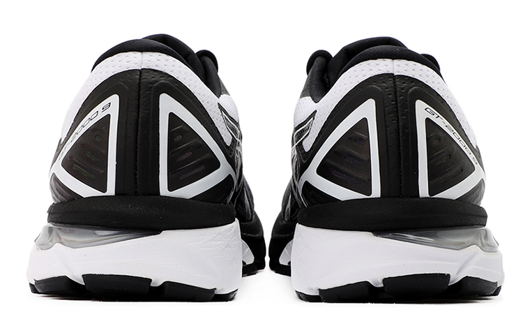Lookbook ASICS GT-2000 9 ''Schwarz Weiß'' 1011B271-001