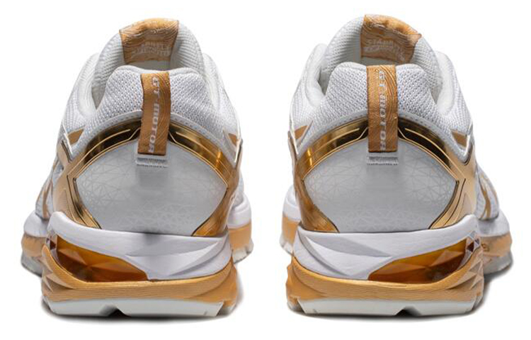 Lookbook ASICS GT-motor Platino Blanco/Dorado 1011B230-100