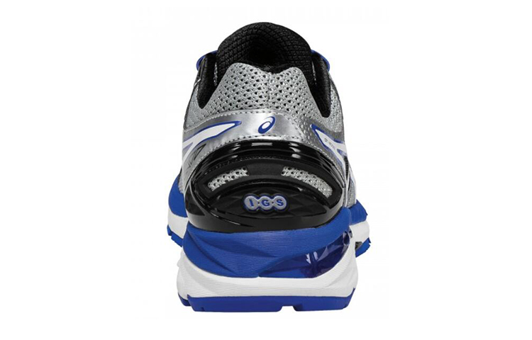 Shop ASICS GT 2000 4 '银皇家' 运动鞋 T606N-9301