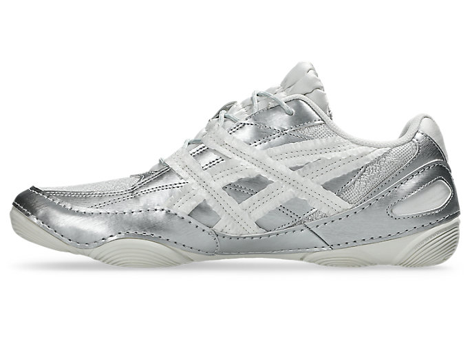Shop ASICS Hypersync 轻便跑鞋 白色/纯银 1203B146-100