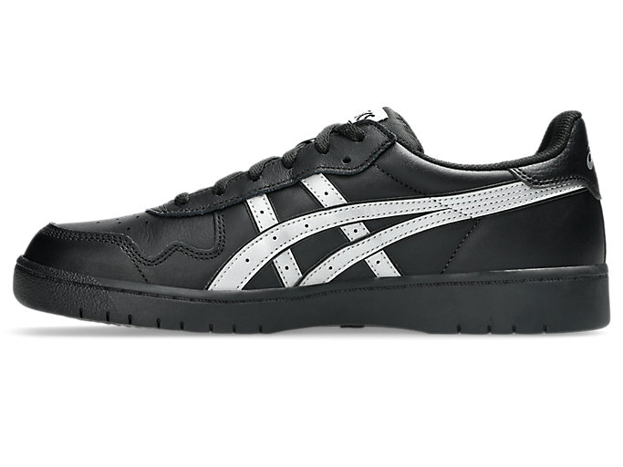 Shop ASICS Japan Pro 运动鞋 黑色/纯银 1203B205-001