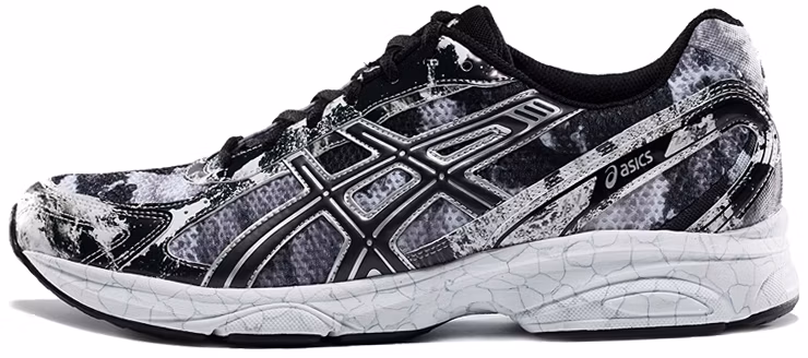 asics-maverick-2-black-white-silver-t20-xq-0190