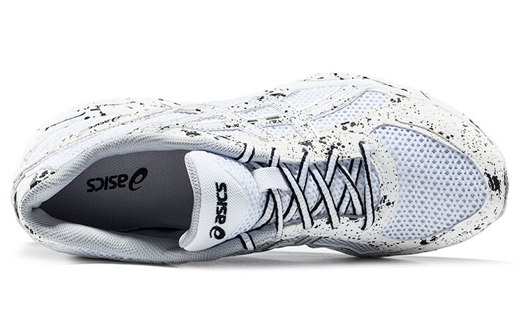 Lookbook ASICS Maverick 2 'Putih Hitam' T20XQ-0001