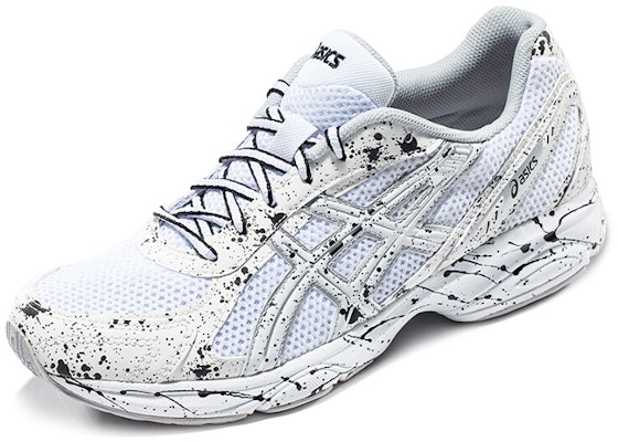 ASICS Maverick 2 'Putih Hitam' T20XQ-0001 Order ASICS Maverick 2 'Putih Hitam' T20XQ-0001
