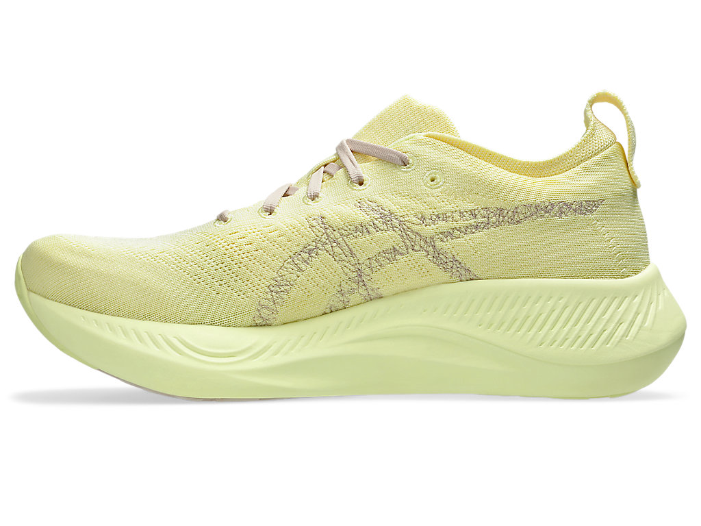 Shop ASICS Nimbus Mirai 跑鞋 黃/米色 1013A138-750