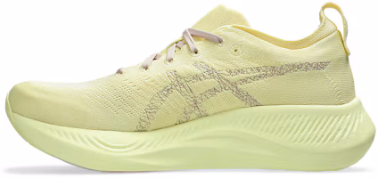Shop ASICS Nimbus Mirai 跑鞋 黃/米色 1013A138-750