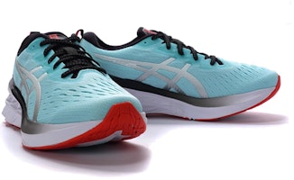 ASICS Novablast 2 'Clear Blue' Sepatu Lari Pria 1011B192-400 Lookbook ASICS Novablast 2 'Clear Blue' Sepatu Lari Pria 1011B192-400