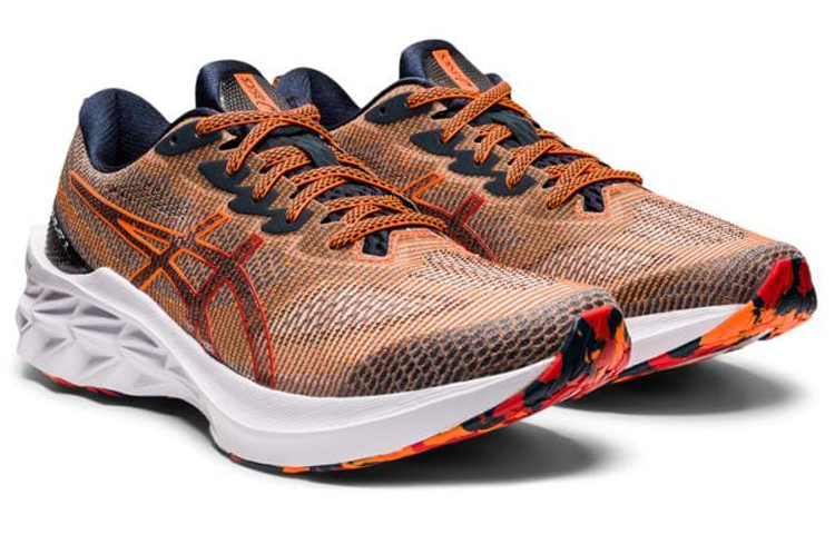 Lookbook ASICS Novablast 2 LE 'Naranja Impactante' 1011B331-800