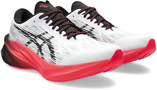 ASICS Novablast 3 Wide 'Putih Hitam Merah Elektrik' 1011B459-104 Lookbook ASICS Novablast 3 Wide 'Putih Hitam Merah Elektrik' 1011B459-104