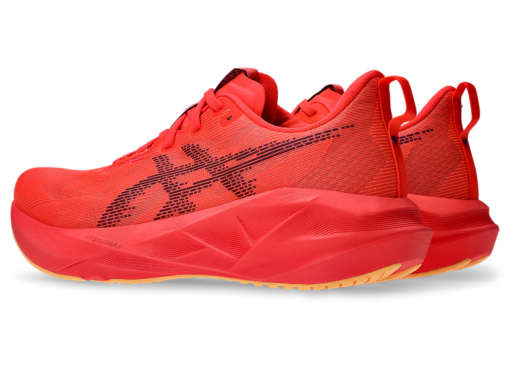 Shop ASICS Novablast 5 Scarpe da Corsa Rosso Flash/Edo Viola 1011B974-600