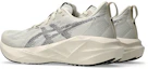 Shop アシックス ノバブラスト 5 ランニングシューズ オートミール/ブラック 1011B974-250