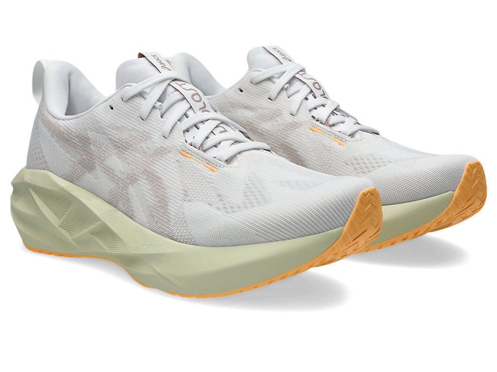 Lookbook ASICS NOVABLAST 5 Running Shoes White/Fawn 1011B974-101