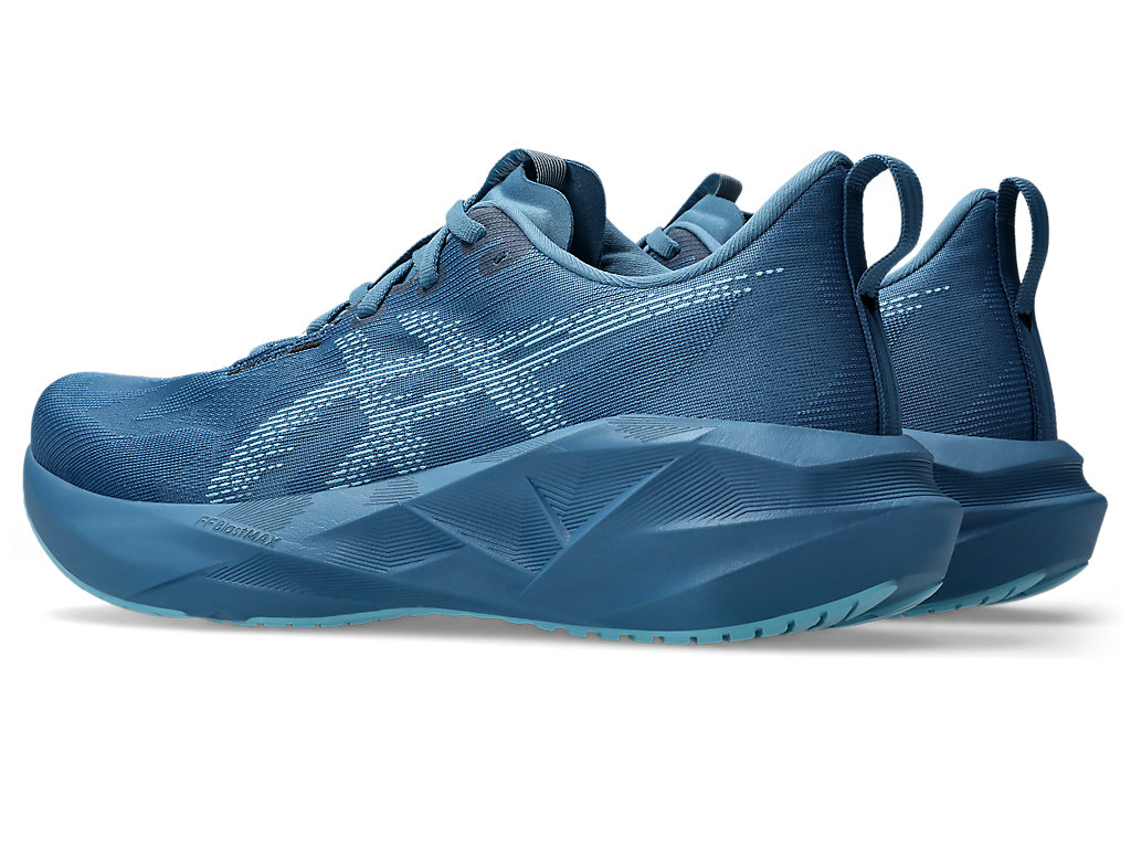 Shop ASICS Novablast 5 跑鞋 冬海藍/靜水色 1011B974-405