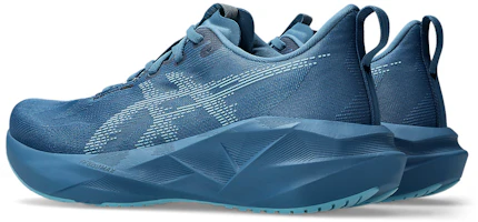 Shop ASICS Novablast 5 跑鞋 冬海藍/靜水色 1011B974-405