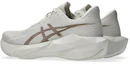 Lookbook ASICS Novablast 6 Hardloopschoenen Soft Oat/Greige 1011C243-250