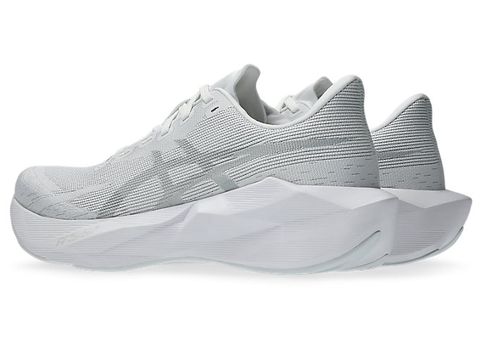 Lookbook ASICS Novablast 6 Chaussures de Running Blanc/Blanc 1011C243-100