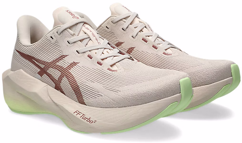 アシックス ノヴァブラスト 6 ワイド ランニングシューズ ローズダスト/イエロー 1011C242-700 Lookbook アシックス ノヴァブラスト 6 ワイド ランニングシューズ ローズダスト/イエロー 1011C242-700