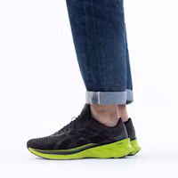 Sizing ASICS Novablast '黑萊姆之味' 1011A681-003