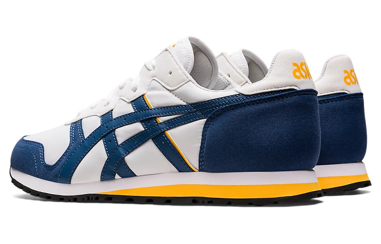 Shop Asics Oc Runner 舒適耐磨復古跑步鞋 男女款 白藍