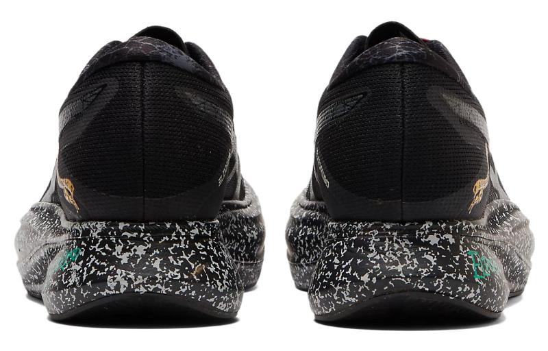 Shop ASICS Running Low ''Zwart'' 1013A139-001
