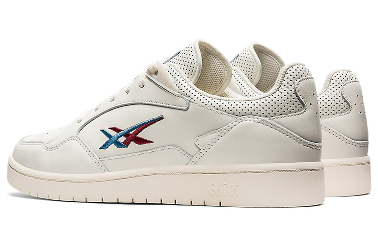 Shop アシックス スカイコート クリーム/アジュールレッド 1201A385-102