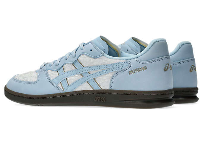 Shop ASICS Skyhand OG 復古籃球鞋 白色/淺牛仔色 1203A880-100