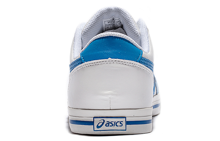 Shop Asics Aaron 輕便舒適低筒板鞋 男女同款 白藍