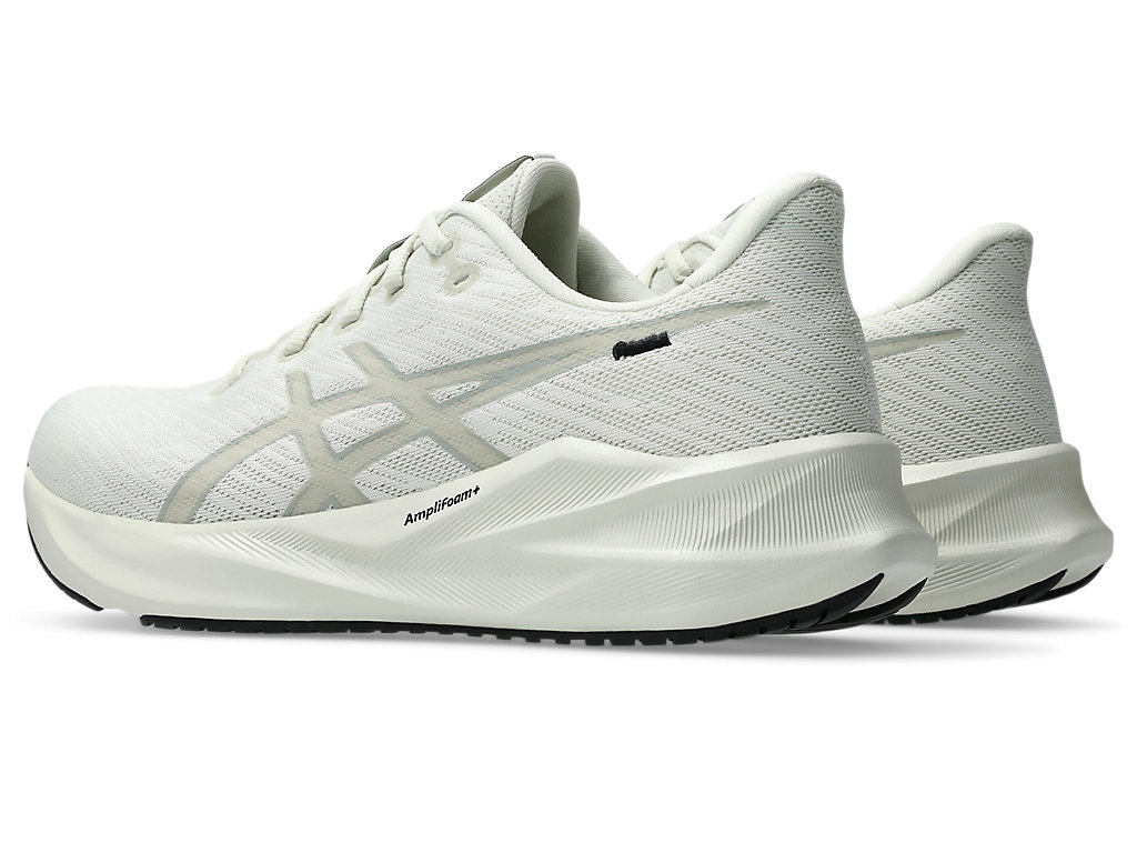 Shop ASICS VERSABLAST 4 Laufschuhe 1011B984-300