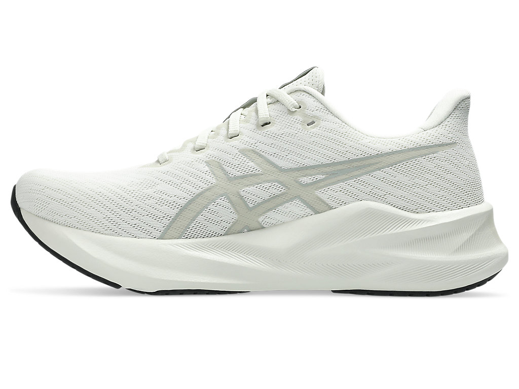 Purchase ASICS VERSABLAST 4 Laufschuhe 1011B984-300
