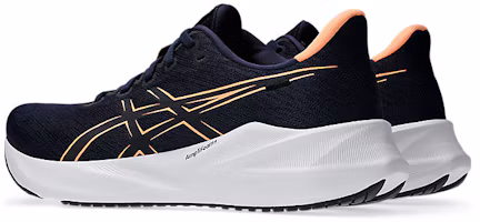 Lookbook ASICS Versablast 4 Laufschuhe Midnight/Bright Sunstone 1011B984-405