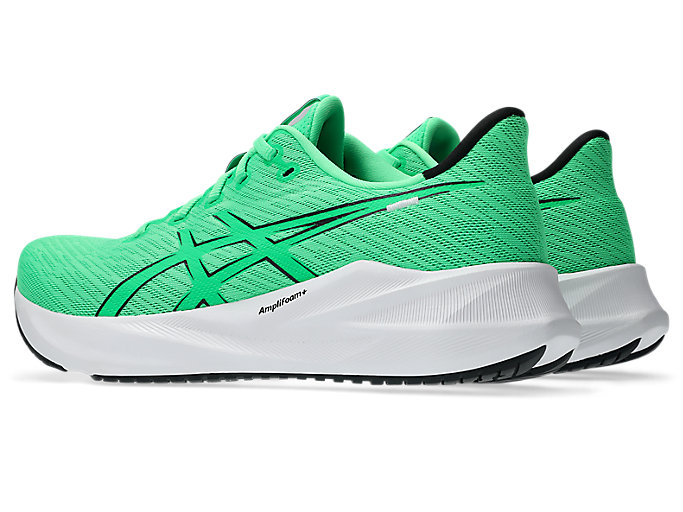 Lookbook ASICS Versablast 4 Sepatu Lari Vital Green/Hitam 1011B984-301