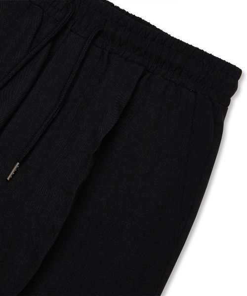 Lookbook ATEEZ 涼爽麻質感單褶寬鬆鬆緊長褲 [黑色] PTS242502Z