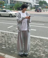 Shop ATEEZ エッセンシャル ツータック ワイドスウェットパンツ グレー ATZPT10