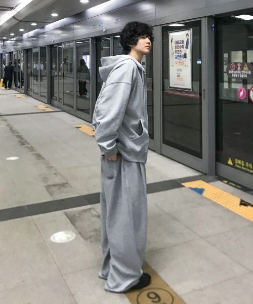 Purchase Ateez Essential Two-Tuck Wide Sweatpants [Gray] ATZPT10