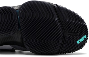 Nike Lebron 16 勒布朗16 低筒實戰籃球鞋 男女均適 黑灰 聯名款 Purchase Nike Lebron 16 勒布朗16 低筒實戰籃球鞋 男女均適 黑灰 聯名款