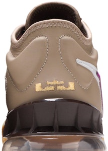 atmos x Nike LeBron 18 Low 'Viotech' zapatillas deportivas CW3153-200 Sizing atmos x Nike LeBron 18 Low 'Viotech' zapatillas deportivas CW3153-200